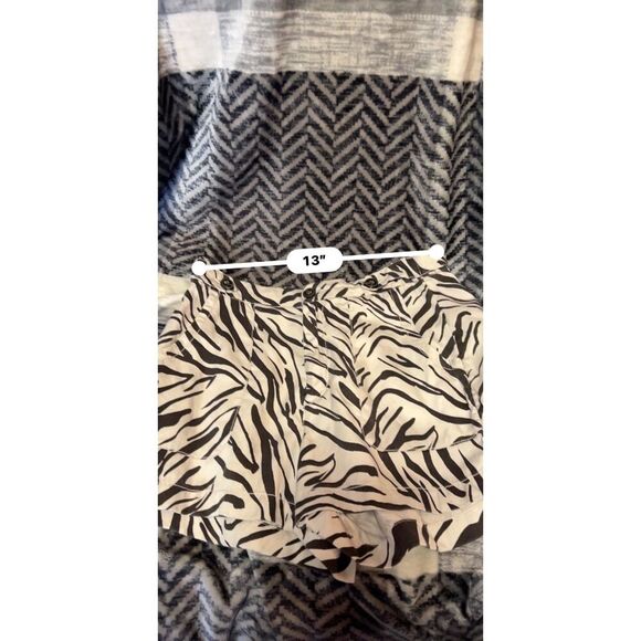 Cynthia Rowley Zebra Print Shorts - Size 6 - Picture 9 of 9